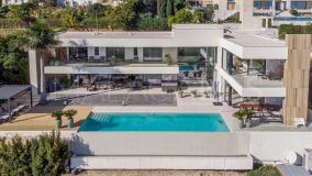 Villa for sale in La Alqueria, Benahavis