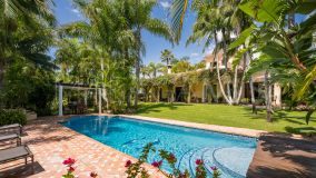 Villa for sale in Altos del Rodeo, Nueva Andalucia