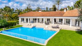 Villa for sale in Hacienda las Chapas, Marbella Öst