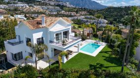 Villa for sale in Los Arqueros, Benahavis