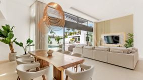 Villa en venta en Los Naranjos Golf, Nueva Andalucia