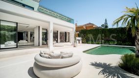 Villa for sale in Parcelas del Golf, Nueva Andalucia