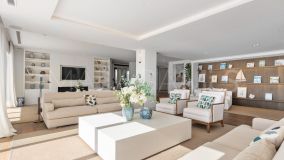Villa en venta en Los Naranjos Golf, Nueva Andalucia