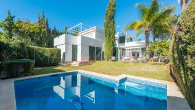 Villa for sale in El Presidente, Estepona Est