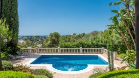 Villa for sale in El Herrojo, Benahavis