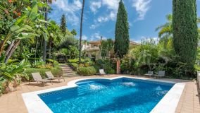 Villa for sale in El Herrojo, Benahavis