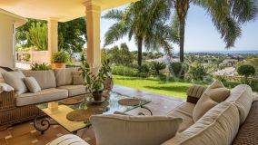 Villa for sale in El Herrojo, Benahavis