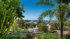 Villa for sale in El Herrojo, Benahavis