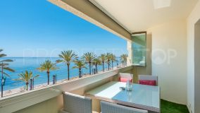 Apartamento junto al mar en venta en Marbella