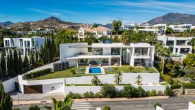 Villa for sale in La Alqueria, Benahavis