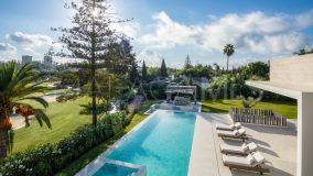 Villa for sale in Las Brisas, Nueva Andalucia