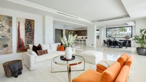Villa for sale in Altos de Puente Romano, Marbella Golden Mile