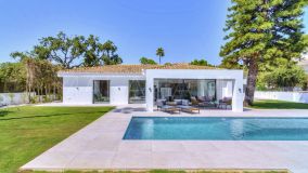 Villa en venta en Elviria, Marbella Este