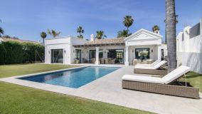 Villa en venta en Los Naranjos Golf, Nueva Andalucia