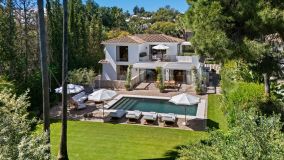 Villa for sale in Las Brisas, Nueva Andalucia