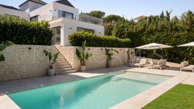 Villa for sale in Las Brisas, Nueva Andalucia