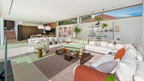Villa for sale in Aloha, Nueva Andalucia