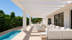 Villa for sale in El Herrojo, Benahavis