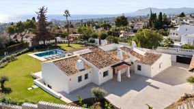 Villa for sale in El Rosario, Marbella East
