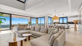 Villa for sale in El Paraiso, Estepona East