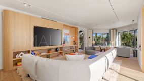 Villa for sale in Las Brisas, Nueva Andalucia