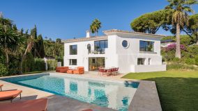 Villa for sale in Las Brisas, Nueva Andalucia