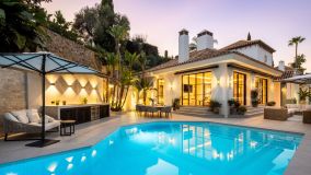 Villa for sale in El Herrojo, Benahavis