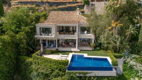 Villa for sale in El Herrojo, Benahavis