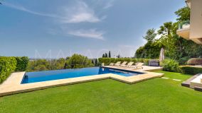 Villa for sale in El Herrojo, Benahavis
