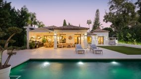 Villa for sale in La Cerquilla, Nueva Andalucia