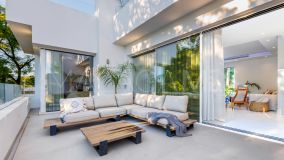 Villa for sale in La Campana, Nueva Andalucia