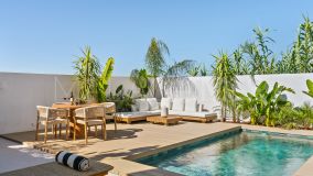 Hus i byn for sale in Altos del Rodeo, Nueva Andalucia