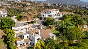 Villa for sale in Puerto del Almendro, Benahavis