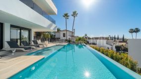 Villa for sale in Las Brisas, Nueva Andalucia
