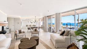 Se vende atico duplex con 4 dormitorios en Estepona Playa