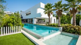 Villa for sale in La Alqueria, Benahavis