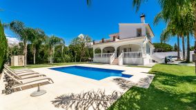 Villa for sale in Atalaya de Rio Verde, Nueva Andalucia