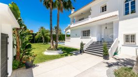 Villa for sale in Atalaya de Rio Verde, Nueva Andalucia