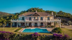 Villa for sale in El Velerin, Estepona