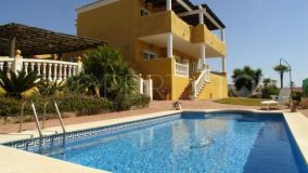 Villa en venta de 4 dormitorios en Torreguadiaro