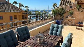 PENTHOUSE APARTMENT WITH LOVELY SEA VIEWS IN SOTOGRANDE PORT.