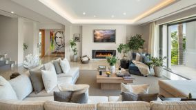 Villa for sale in El Herrojo, Benahavis