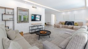 Buy villa with 6 bedrooms in Lagomar