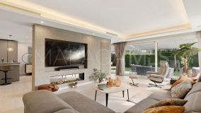 Villa for sale in Los Naranjos, Nueva Andalucia