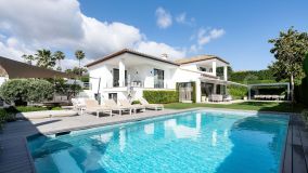 Villa for sale in Los Naranjos, Nueva Andalucia