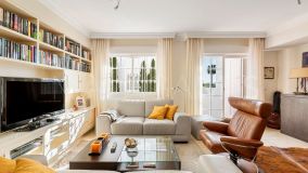 Maison de Ville for sale in La Biznaga, Nueva Andalucia
