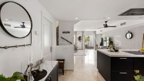 Maison de Ville for sale in La Biznaga, Nueva Andalucia