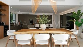 Villa for sale in Los Naranjos, Nueva Andalucia