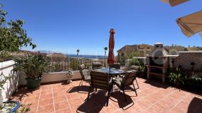 Fabulous 3 bed townhouse with stunning sea and mountain views in La Duquesa Golf