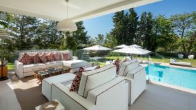 Villa for sale in Aloha, Nueva Andalucia